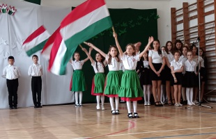 A Berzsenyis diákok is a forradalomra emlékeztek