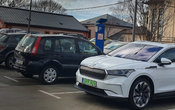 Továbbra is ingyen parkolhatnak Kaposváron a zöld rendszámos autók