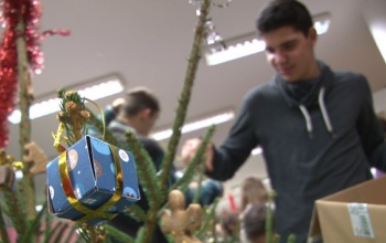 Karácsonyfa díszítő versenyt rendeztek a Klebelsbergben