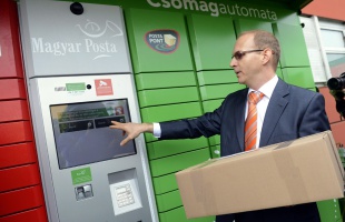 Csomagkiadó automaták a postán