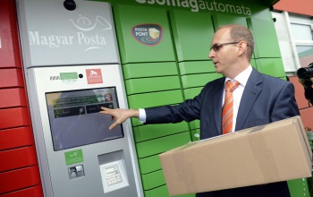 Csomagkiadó automaták a postán
