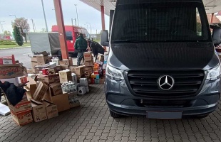 Több mint négyezer doboz cigarettát találtak egy belga furgonban Nagylaknál