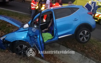 Összeütközött két autó a 61-es főúton