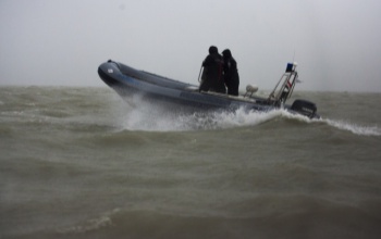 Ősszel sem hagyják cserben a bajbajutottakat a Balatonon – két férfit mentettek meg a rendőrök