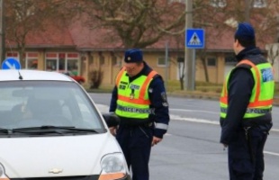 Őrizet lett az autókázás vége