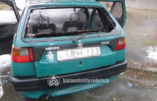 Kiégett egy autó a Nádasdi utcában hétfőn