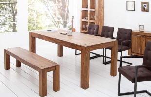 A tömörfa bútorok diszkrét bája