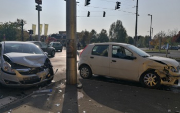 Baleset a Berzsenyi utcában - két autó ütközött