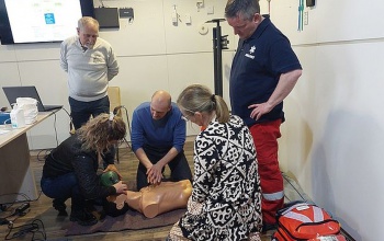 Defibrillátort vásárolt a ZSOTA Tours Utazási Iroda