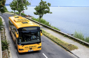 Utasokat számolnak a Balaton-környéki Volánbuszokon