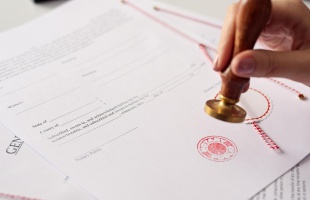 Csökkentek a közjegyzői okiratok díjai a lakáshiteleknél