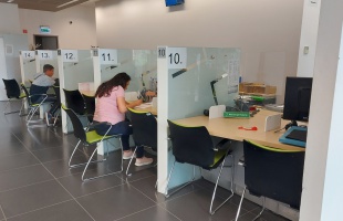 Több ezer személyazonosító okmány járt le a veszélyhelyzet alatt - rendkívüli nyitvatartással várják az ügyfeleket a kormányablakokban