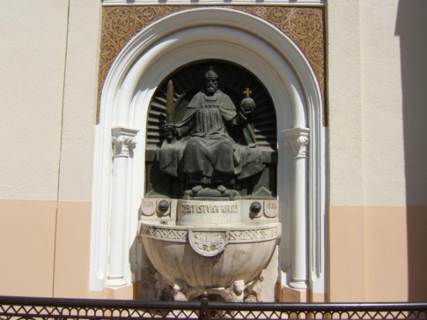 A 900 éve elhunyt államalapító emlékezetére