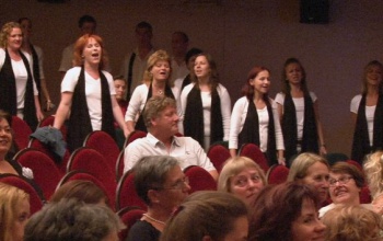 Rögtönzött Bolyki-koncert az előadás előtt