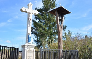 Örökbe fogadták a kecelhegyi kőkeresztet és haranglábat