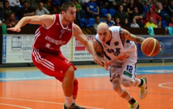Elváltak Gibson és a KKK útjai