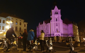 Rózsaszínre festették a Városházát és a Csiky épületét - fotók