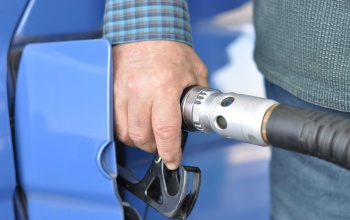 Most a benzinesek örülhetnek: megéri várni szerdáig a tankolással