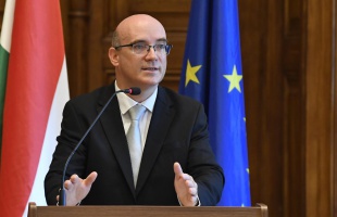 Januártól átlagosan tíz százalékkal emelkedik a pedagógusok bére