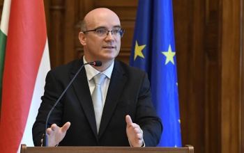 Januártól átlagosan tíz százalékkal emelkedik a pedagógusok bére