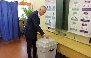 13 óráig 23,56 százalék ment el szavazni