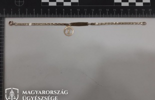 Visszaélt az idős asszony bizalmával