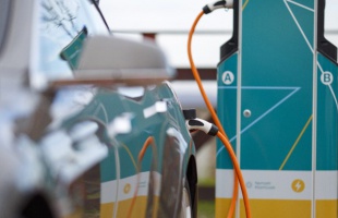 Több mint félszáz új elektromos töltőállomást telepítenek országszerte