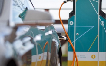 Több mint félszáz új elektromos töltőállomást telepítenek országszerte