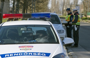 Hat civil kocsival és három járőrautóval ellenőrizték a szabálytalanul közlekedő autósokat Siófokon