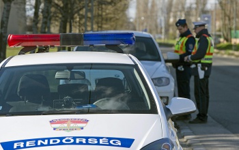 Hat civil kocsival és három járőrautóval ellenőrizték a szabálytalanul közlekedő autósokat Siófokon