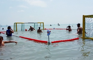 Egyedi, magyar fejlesztésű sporteszközzel hódítják meg a strandokat a Mozdulj, Balaton! szervezői
