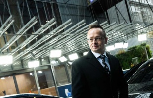 Minden magyar túszért küzd a kormány
