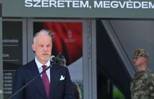 „Szeretem, megvédem!