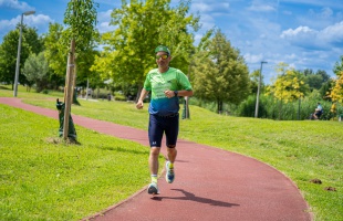 100 kilométert fut a Városligetben Nieselberger Balázs