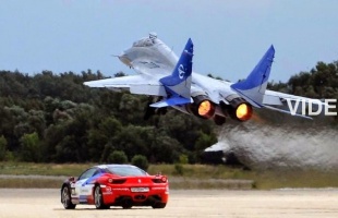 Gyorsulási verseny orosz módra: Lamborghini vs. vadászgép