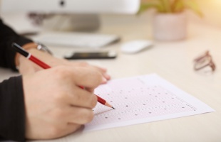 Újabb egy évvel elhalasztják a középiskolások külföldi nyelvtanulási programját