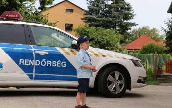 Somogyi rendőrök leptek meg egy fiatal szülinapost