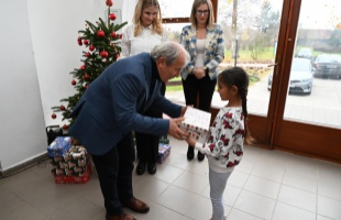 Cipősdoboznyi szeretet: idén is segít a Somogy Vármegyei Kormányhivatal