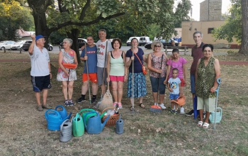 Önkéntesek öntözték meg a Cseri park frissen ültetett fáit