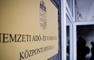 Újítás a NAV-nál: két kattintással bárki KOMA-s lehet