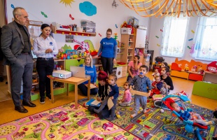 Ajándékokat kapott a várostól a pécsi utcai gyerekház