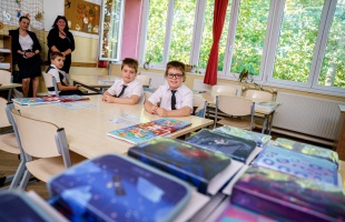 Több mint hatszáz kis diák kezdi meg az első osztályt Kaposváron