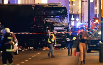 Teherautó hajtott a tömegbe egy berlini karácsonyi vásárban