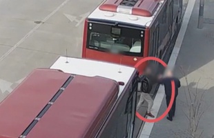 Nem indult időben a busz, rátámadt a sofőrre egy kaposvári férfi