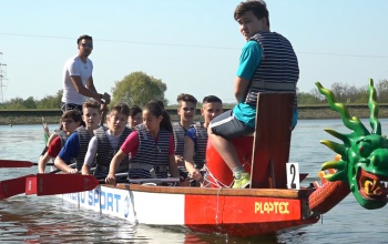 Sárkányhajókkal szálltak vízre a kaposvári iskolások