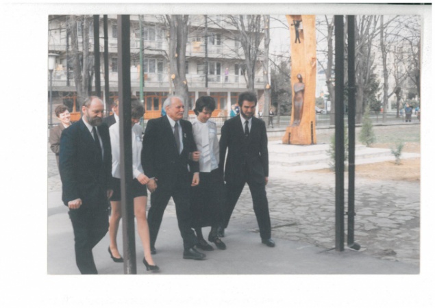Államfői tiszteletadás a Munkácsynak