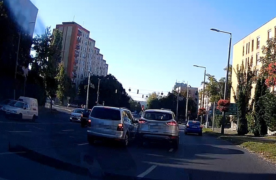 Türelmetlen sofőrökkel van tele a város (VIDEÓ)
