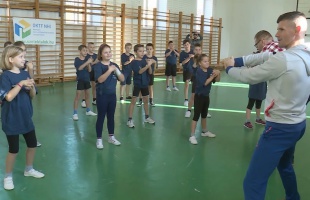 Újabb változás a tesiórákon: jön a hazafias nevelés