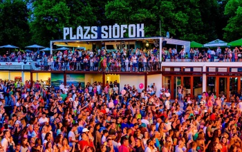 Óriási bulikkal várja a strandolókat a PLÁZS