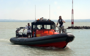 Bajbajutottakat mentettek a Balatonon
